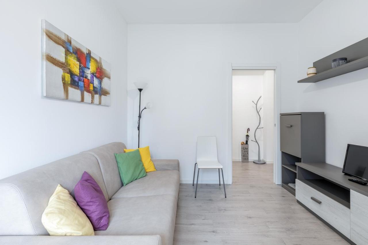 Piazza De Angeli M1 Comfortable Flat With Balcony Milan Luaran gambar