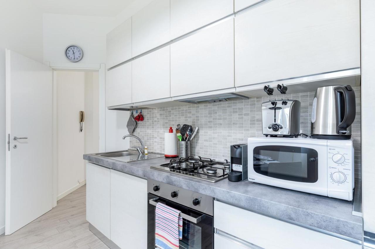 Piazza De Angeli M1 Comfortable Flat With Balcony Milan Luaran gambar