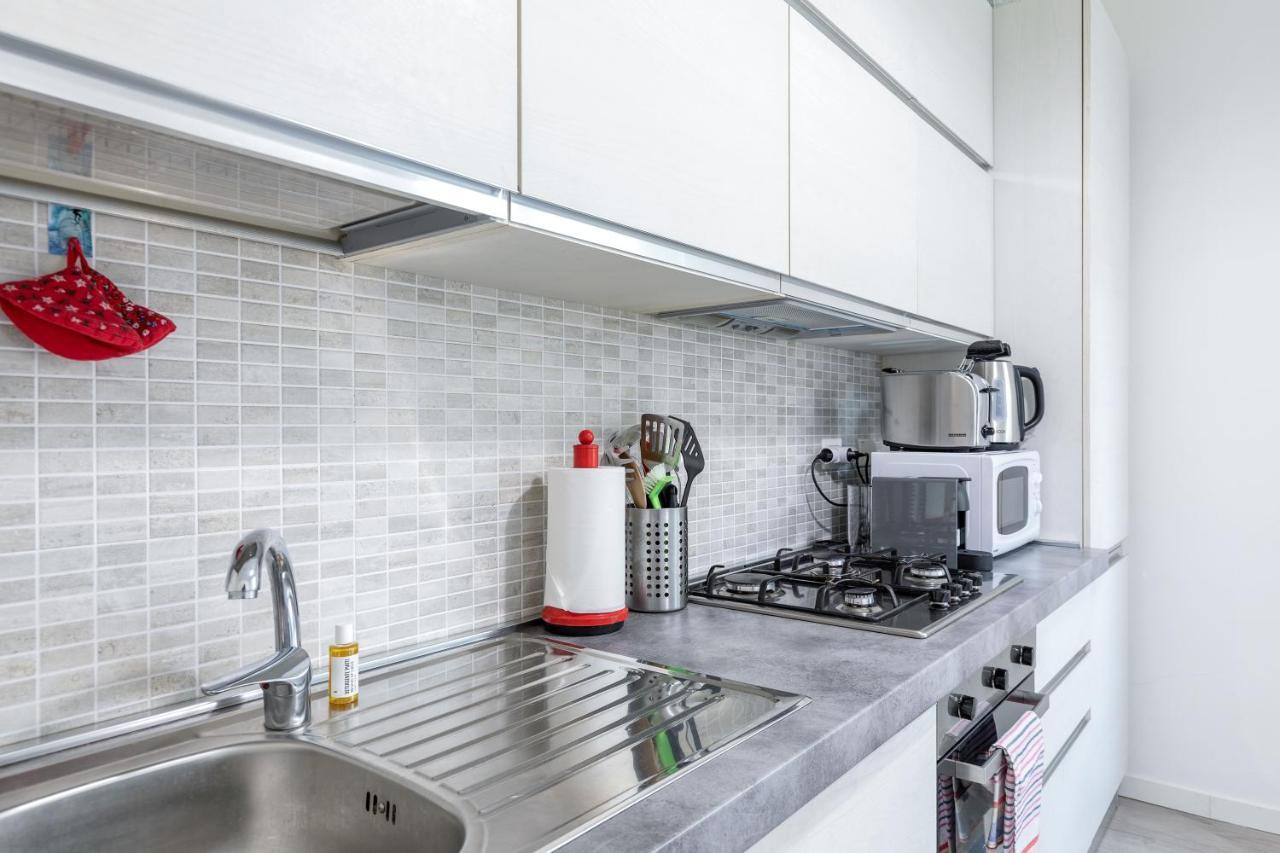 Piazza De Angeli M1 Comfortable Flat With Balcony Milan Luaran gambar