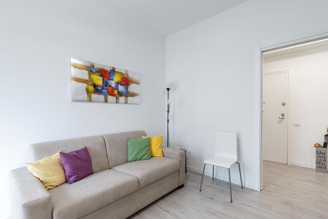 Piazza De Angeli M1 Comfortable Flat With Balcony Milan Luaran gambar