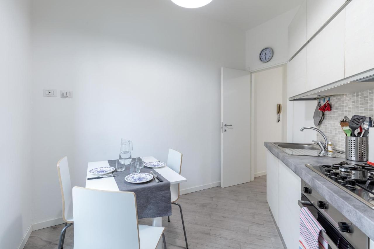 Piazza De Angeli M1 Comfortable Flat With Balcony Milan Luaran gambar